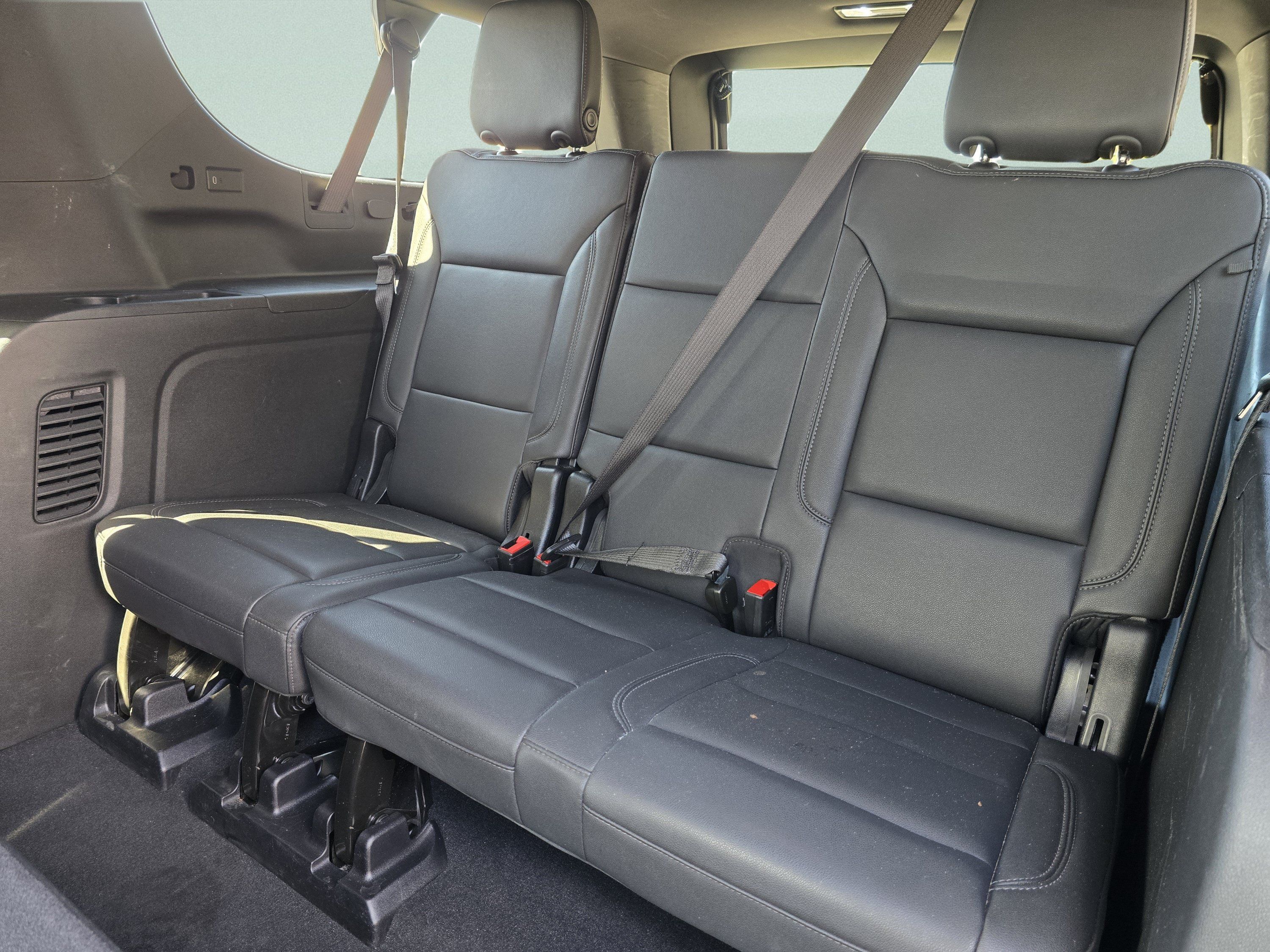 Used 2025 Chevrolet Suburban Z71 AWD/4WD image 5