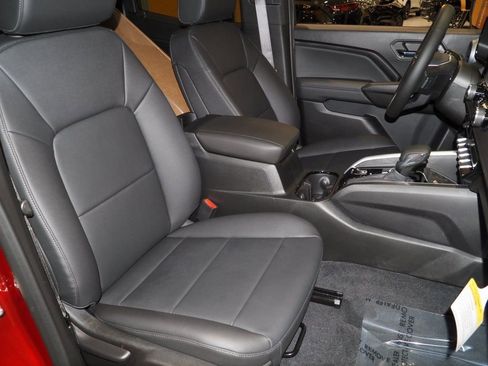 New 2024 Chevrolet Colorado LT w/ LT Convenience Package III image 16