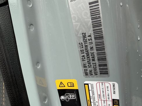 Used 2024 Jeep Wrangler Unlimited AWD/4WD image 27