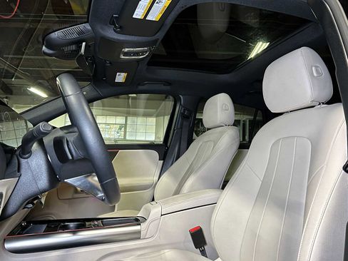 Used 2025 Mercedes-Benz GLA 250 4MATIC image 25