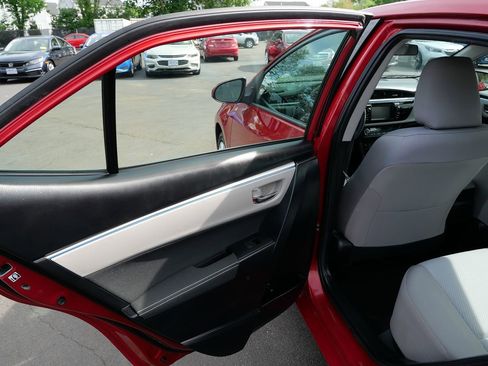 Used 2016 Toyota Corolla LE FWD image 28
