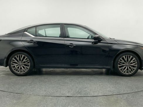 Used 2025 Nissan Altima 2.5 SV image 11
