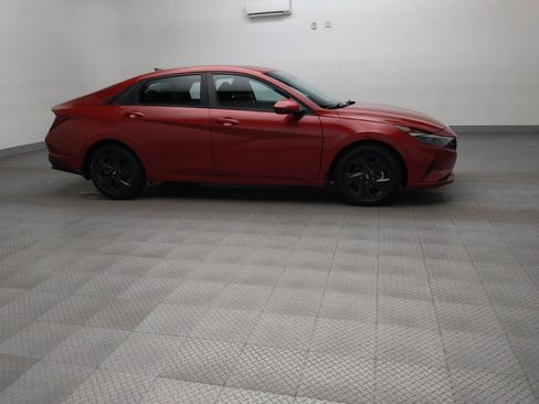 Used 2022 Hyundai Elantra SEL image 11
