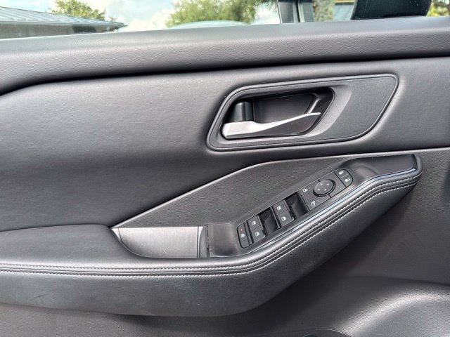 Used 2025 Nissan Rogue SV AWD/4WD image 29