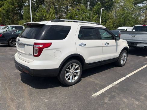 Used 2015 Ford Explorer XLT w/ Equipment Group 202A AWD/4WD image 4