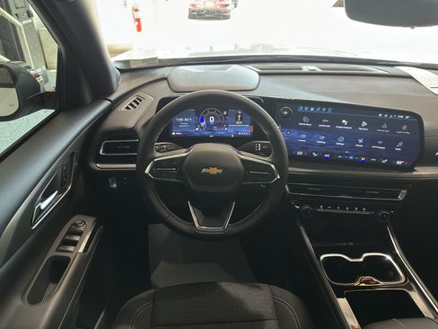 New 2026 Chevrolet Traverse LT w/ Sun and Wheel Package image 8