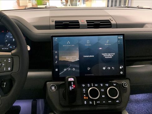 New 2026 Land Rover Defender 110 X-Dynamic SE image 6