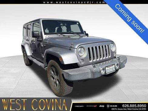 Used 2018 Jeep Wrangler Unlimited Sahara w/ Connectivity Group AWD/4WD image 4