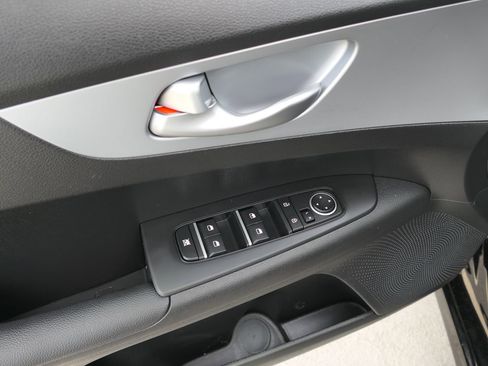 Used 2023 Kia Forte LXS w/ LXS Technology Package image 14