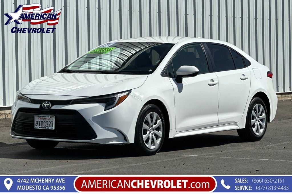 Used 2025 Toyota Corolla LE FWD image 8