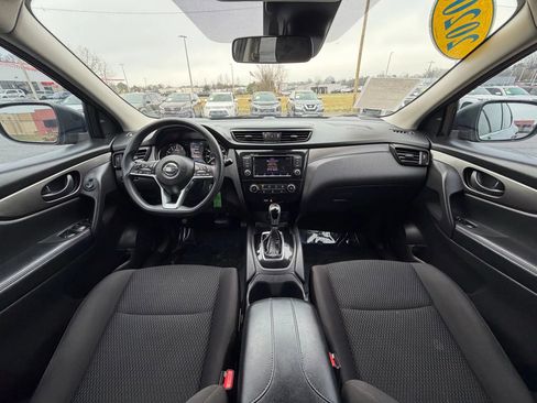 Used 2020 Nissan Rogue Sport S image 12