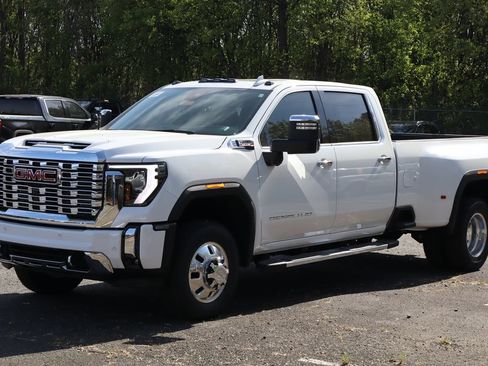 New 2026 GMC Sierra 3500 Denali w/ Denali Reserve Package AWD/4WD image 2