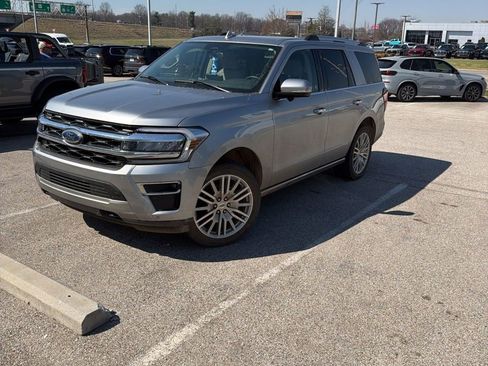 Used 2024 Ford Expedition Limited image 17