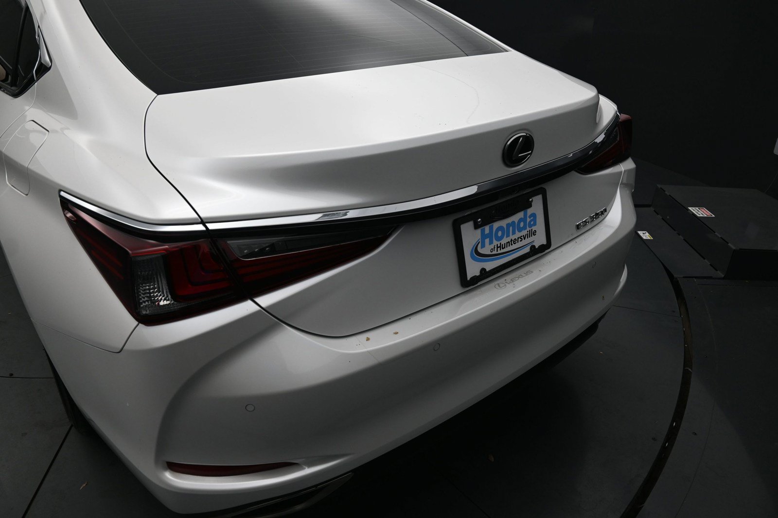Used 2025 Lexus ES 350 w/ Premium Package FWD image 12