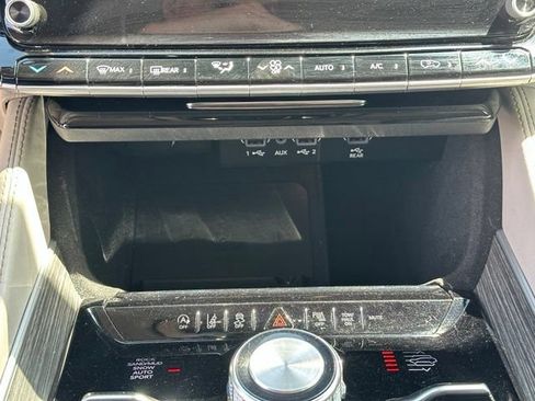 Used 2023 Jeep Wagoneer L Series III w/ Premium Group I AWD/4WD image 24