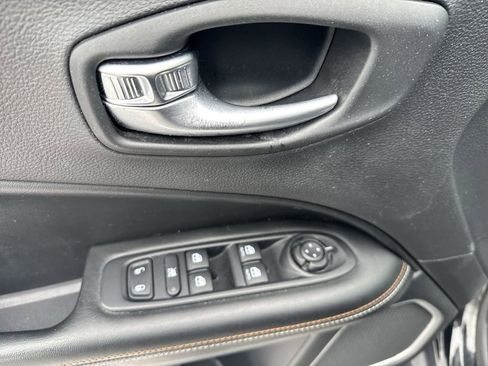 Used 2019 Jeep Compass Latitude w/ Popular Equipment Group image 13