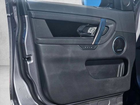 Used 2020 Land Rover Discovery Sport SE image 9