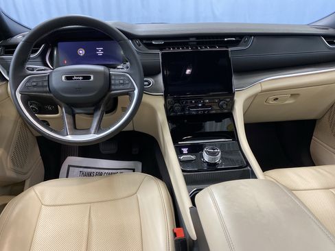 Certified 2024 Jeep Grand Cherokee Limited w/ Luxury Tech Group II image 31