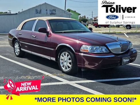 Used 2007 Lincoln Town Car Signature Limited RWD image 1