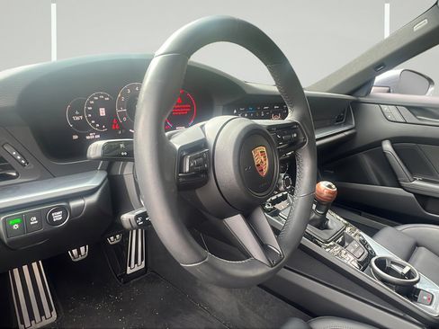 Certified 2025 Porsche 911 Carrera T RWD image 4