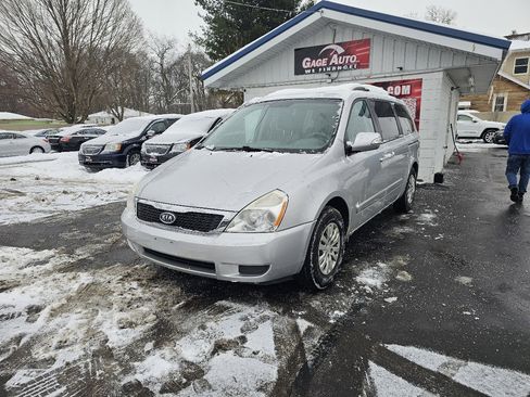 Used 2012 Kia Sedona LX image 4