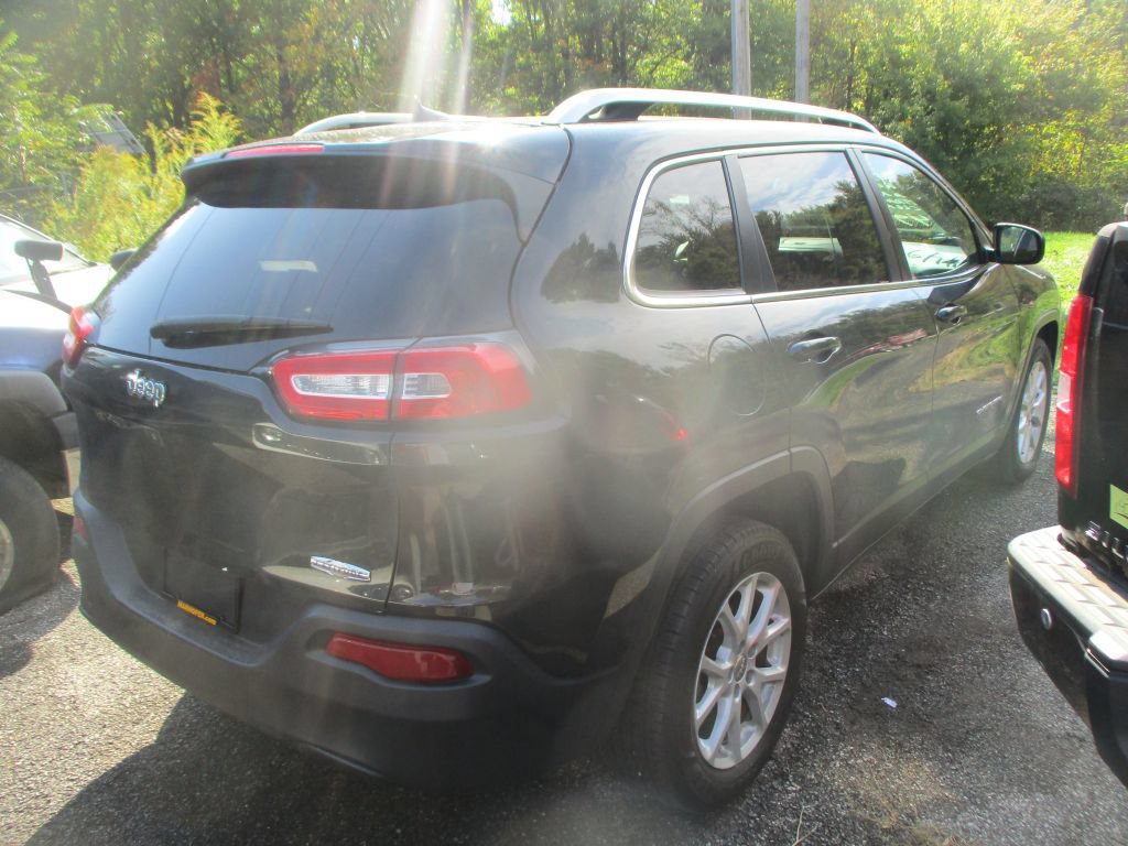 Used 2016 Jeep Cherokee Latitude w/ Cold Weather Group FWD image 5