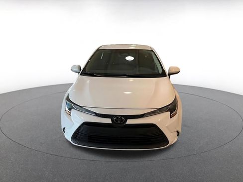 Used 2025 Toyota Corolla LE image 4