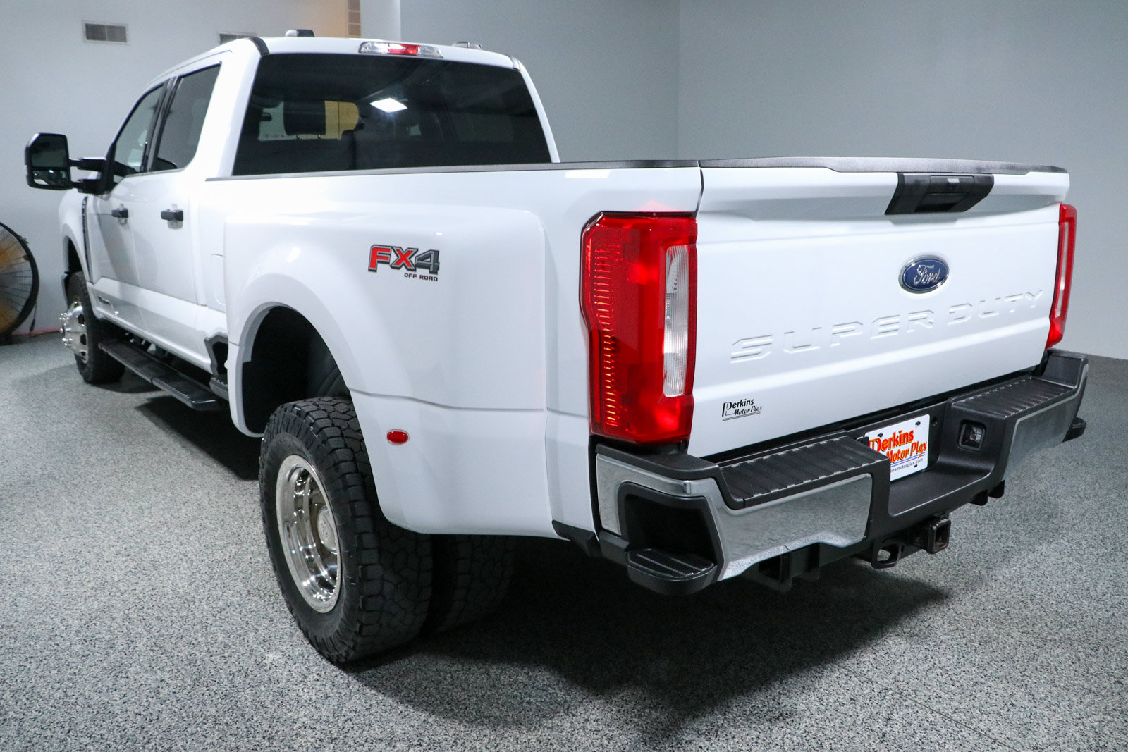 Used 2024 Ford F350 XLT w/ FX4 Off-Road Package AWD/4WD image 9