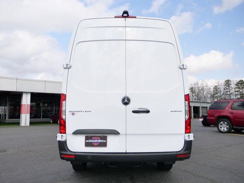 Used 2024 Mercedes-Benz Sprinter 2500 image 33