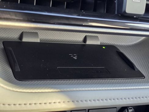 Used 2025 Toyota Highlander XLE image 9