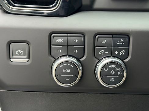 Used 2024 GMC Sierra 2500 AT4 w/ AT4 Premium Plus Package image 35