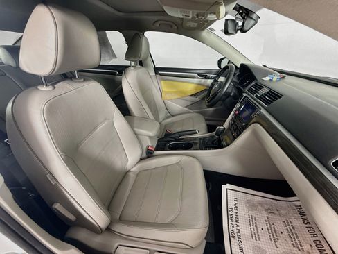 Used 2018 Volkswagen Passat 2.0T SE FWD image 35