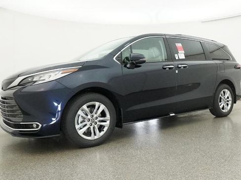 New 2026 Toyota Sienna Limited FWD image 18