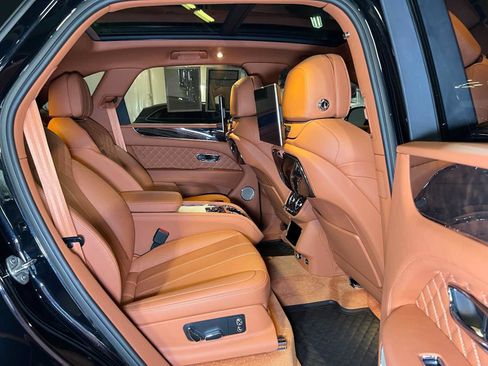 Used 2022 Bentley Bentayga AWD/4WD image 13