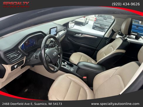 Used 2021 Ford Escape Titanium image 15