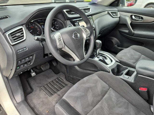 Used 2016 Nissan Rogue SV w/ SV Premium Package AWD/4WD image 12