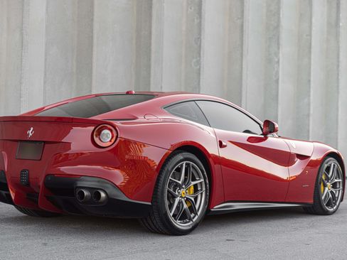 Used 2014 Ferrari F12 Berlinetta RWD image 27