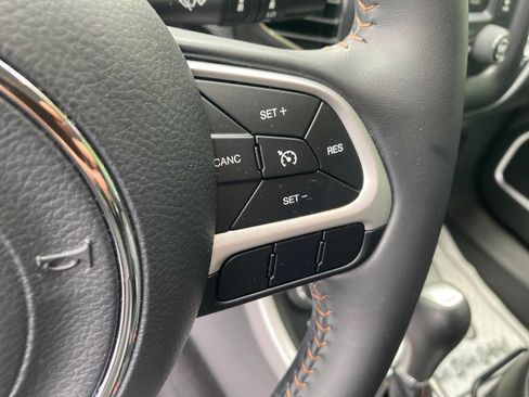 Used 2018 Jeep Compass Latitude AWD/4WD image 37