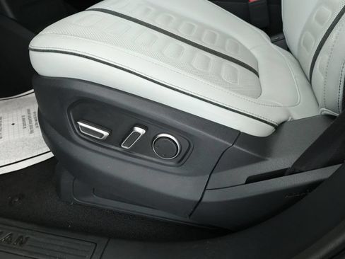 Used 2024 Rivian R1S Adventure AWD/4WD image 10