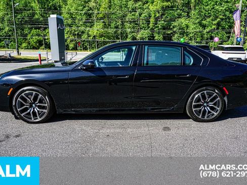 Used 2023 BMW 740i w/ Parking Assistance Package RWD image 7