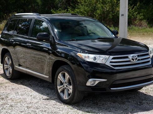 Used 2011 Toyota Highlander Limited w/ Tow Pkg FWD image 15