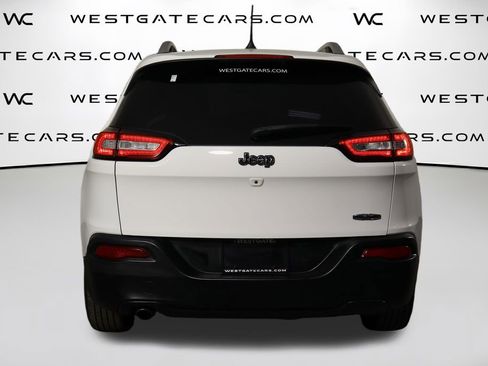 Used 2018 Jeep Cherokee Latitude Plus image 4