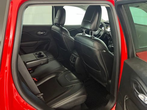 Used 2019 Jeep Cherokee Trailhawk AWD/4WD image 23