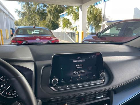 Used 2025 Nissan Rogue SV image 17