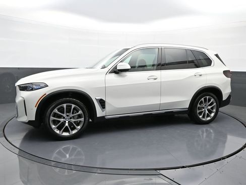 New 2025 BMW X5 xDrive40i w/ Parking Assistance Package image 4