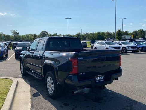 Used 2025 Toyota Tacoma SR5 AWD/4WD image 5