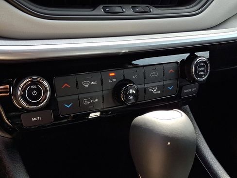 Certified 2024 Jeep Compass Limited AWD/4WD image 15