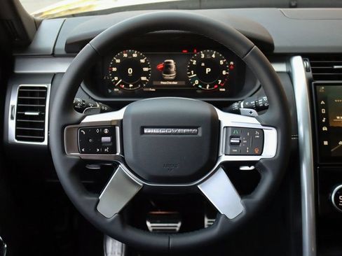 Certified 2024 Land Rover Discovery Dynamic SE AWD/4WD image 15