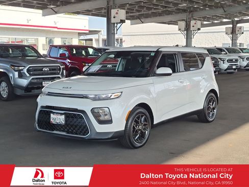 Used 2022 Kia Soul LX w/ Technology Package FWD image 1
