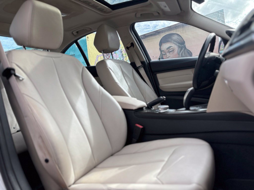 Used 2018 BMW 320i Sedan RWD image 8